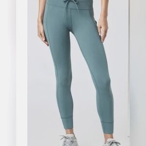 Vuori Women's Daily Pocket Leggings, Size L, Excellent Condition